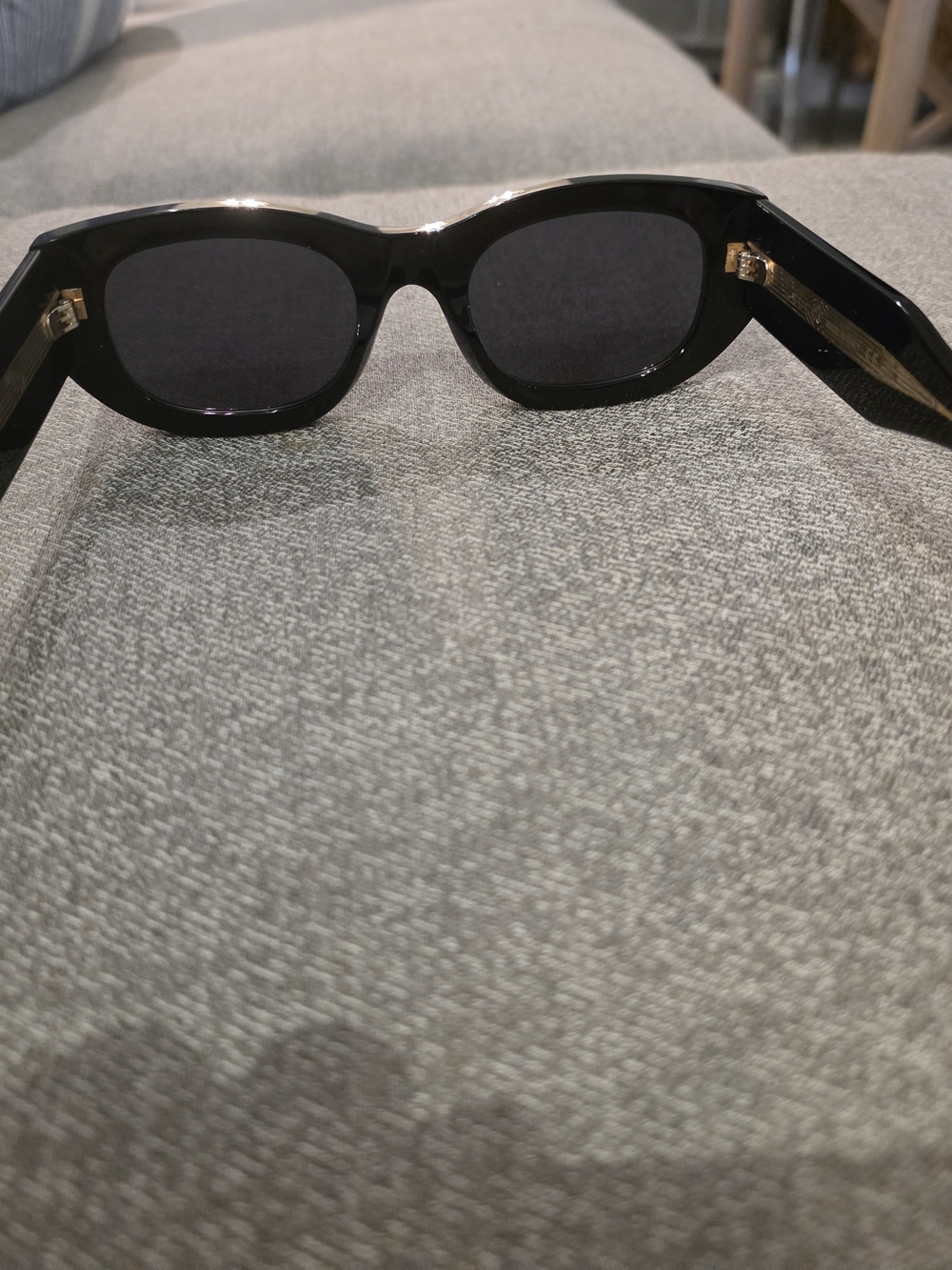 Gucci Black Rectangular Sunglasses with Navy Case - Picture 4 of 10